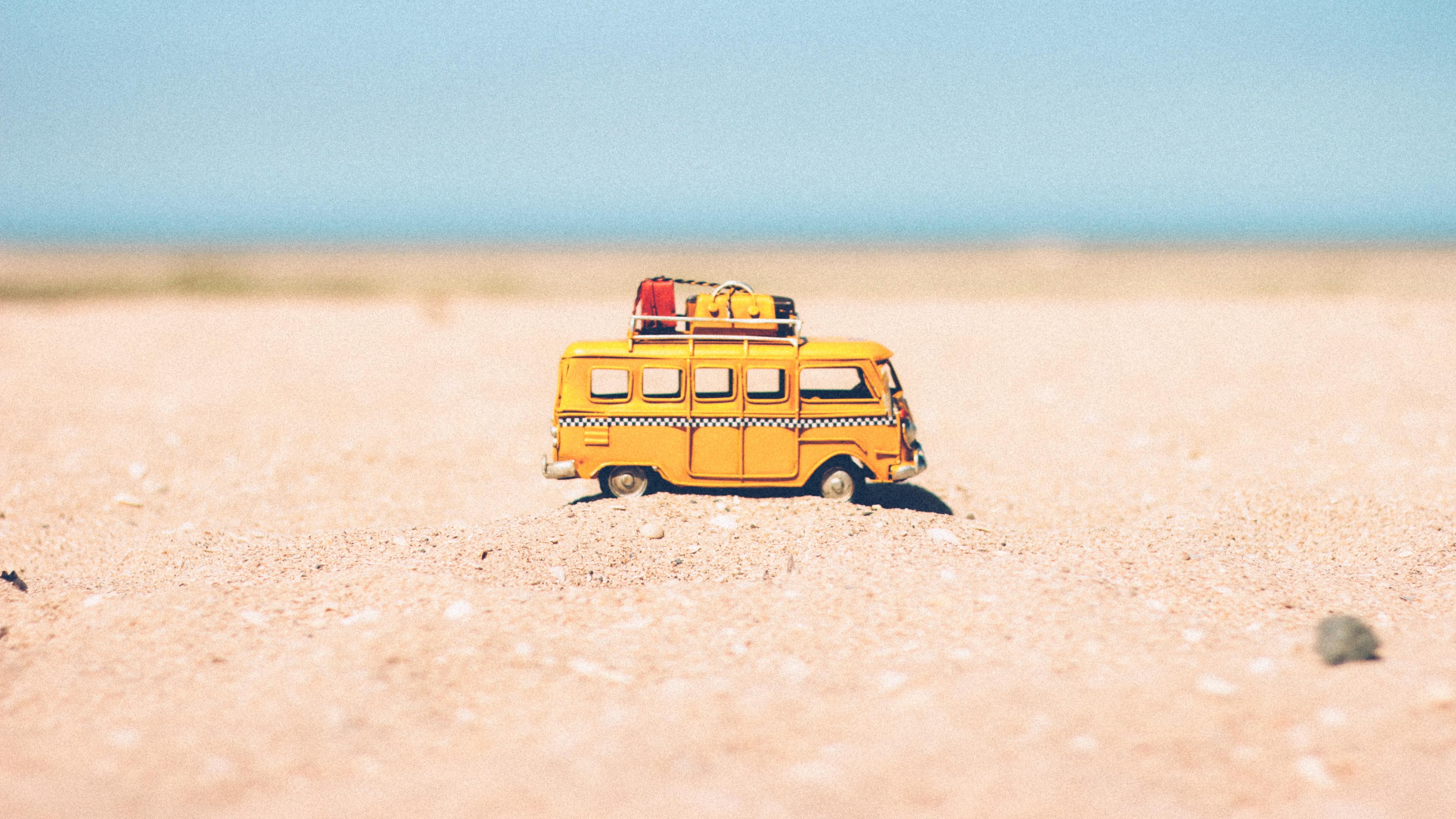Spielzeug-Van auf Sand