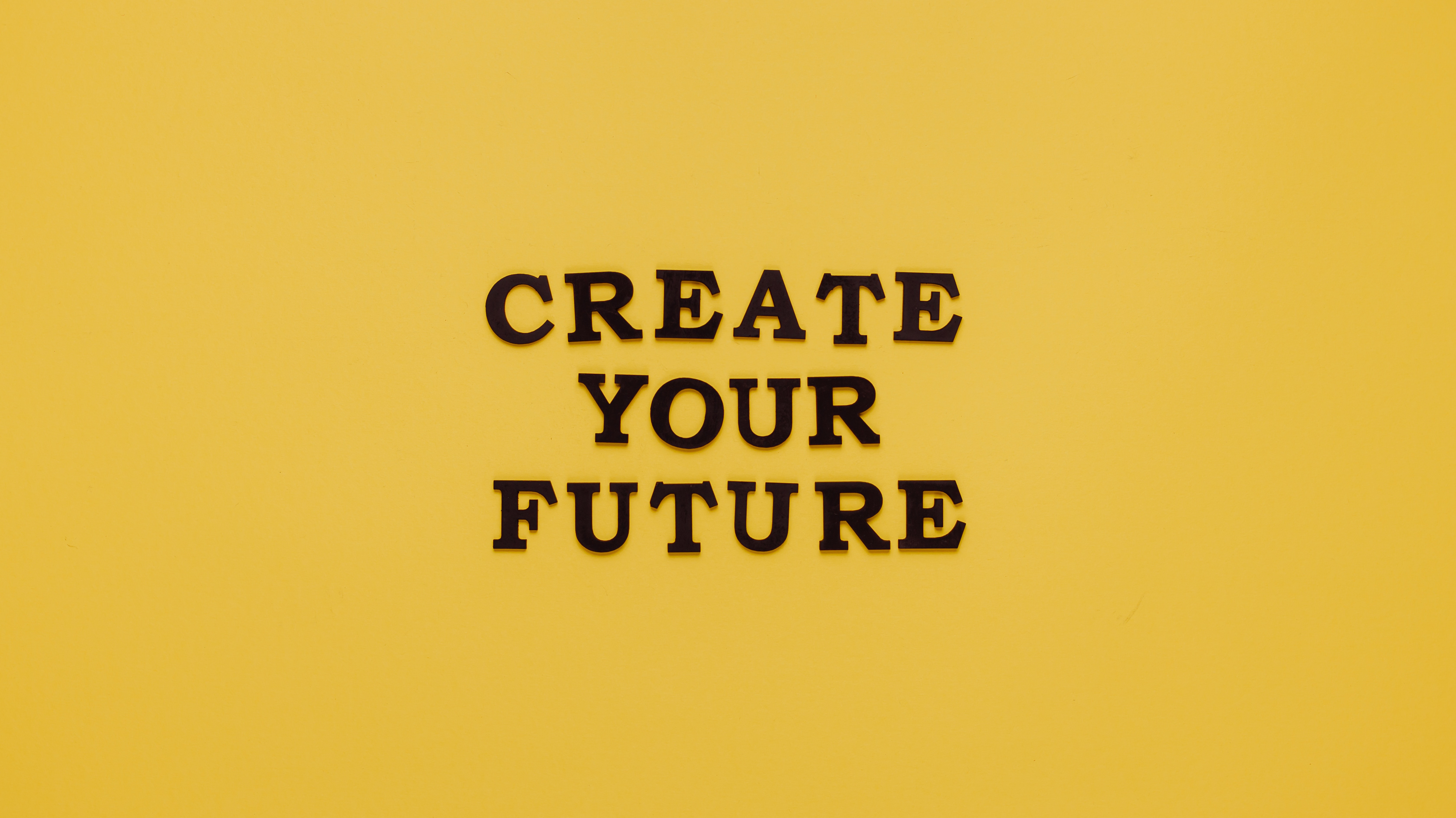 Create your future, schwarzer Text auf gelbem Grund